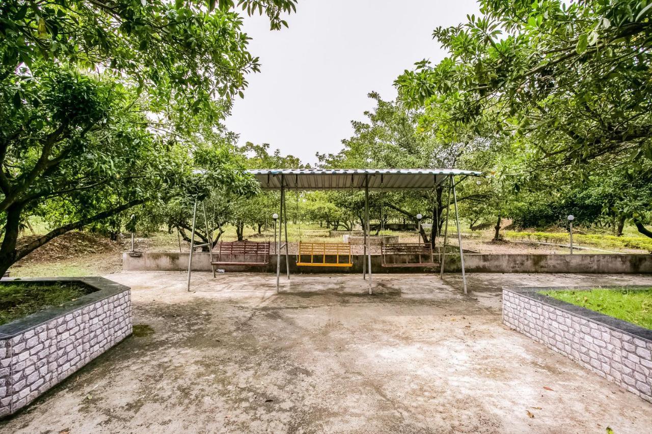 Oyo 63030 Mhatre Farm & Resort Chinchani Exterior foto